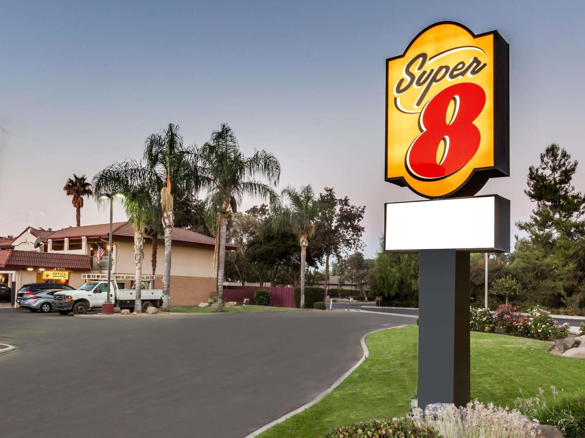 Super 8 By Wyndham Hotel